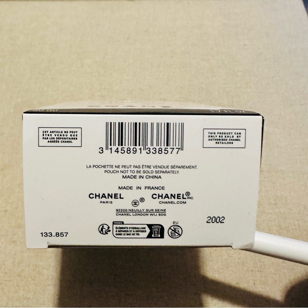 Chanel | Limited Edition | La Crème Main Hand Cream with Zippered Denim Pouch - Picture 8 of 16